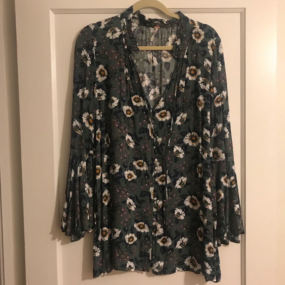FP Floral bell sleeve tunic 🌼